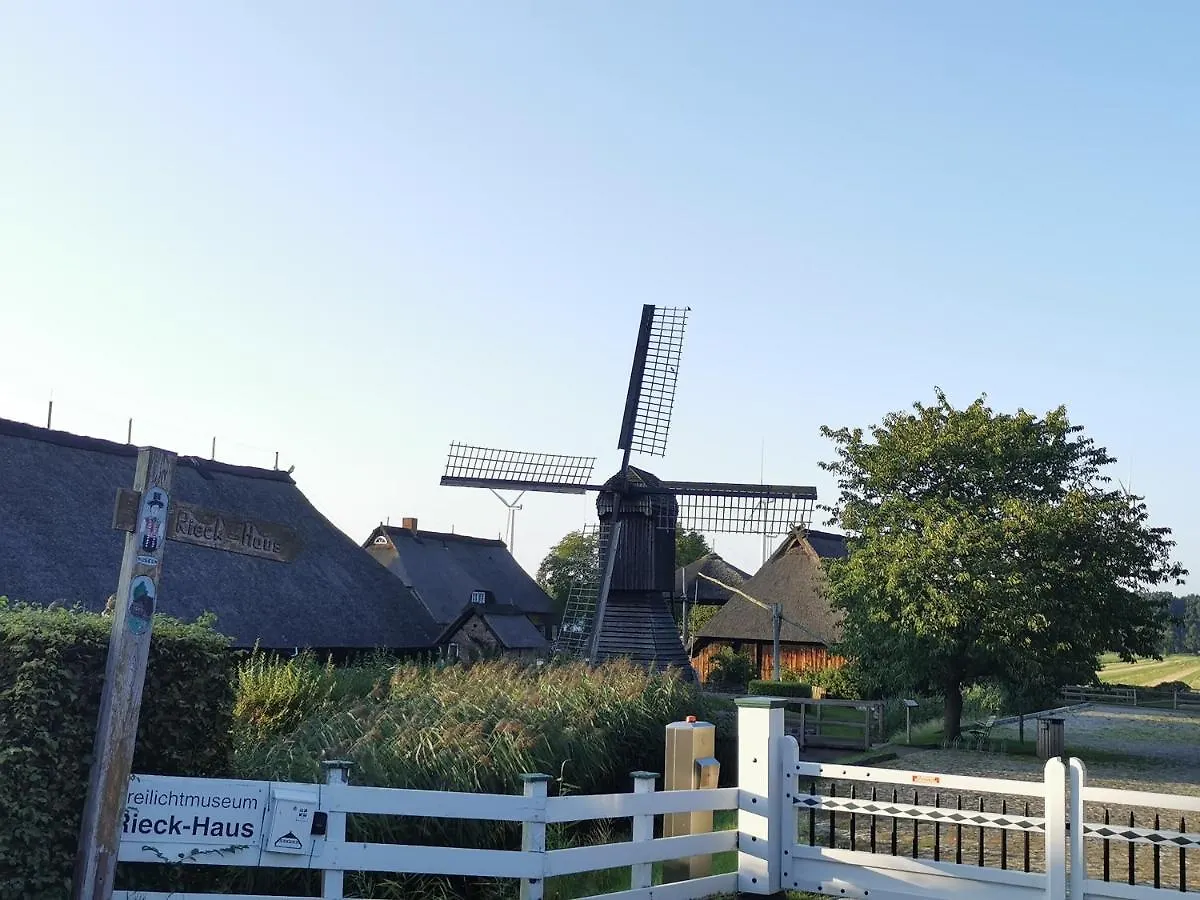 Haus Am Deich 47 Stilvolles Landhaus An Der Elbe In Stadtnaehe Hamburk